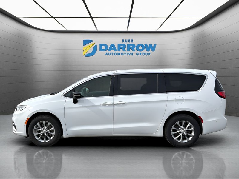 Chrysler Pacifica Vehicle Full-screen Gallery Image 02