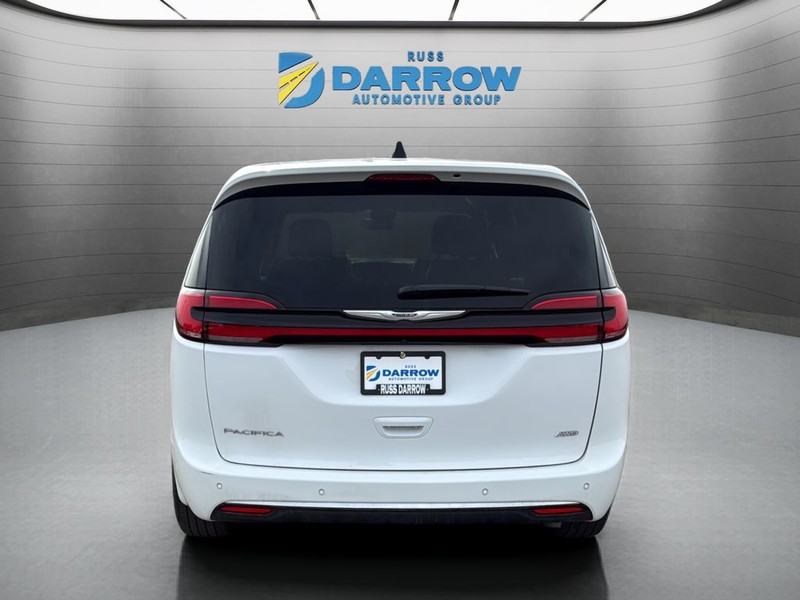 Chrysler Pacifica Vehicle Full-screen Gallery Image 04