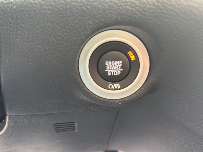 Chrysler Pacifica Vehicle Full-screen Gallery Image 19