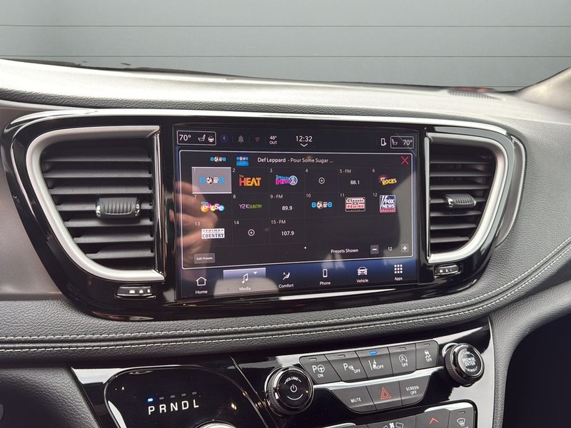 Chrysler Pacifica Vehicle Full-screen Gallery Image 20