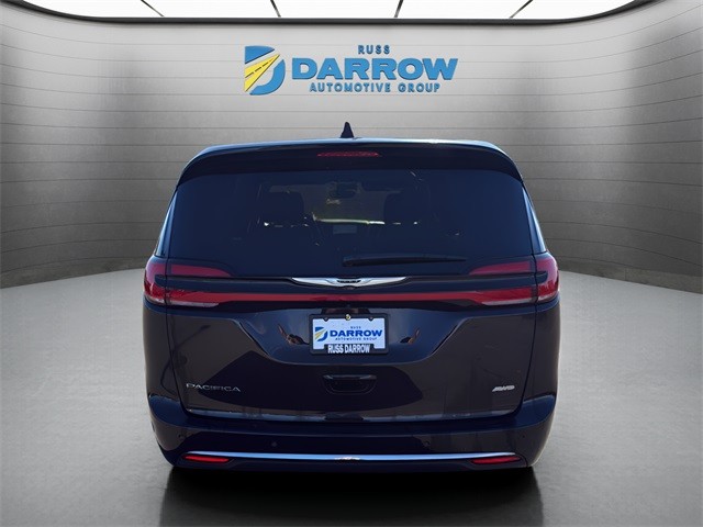 Chrysler Pacifica Vehicle Full-screen Gallery Image 4