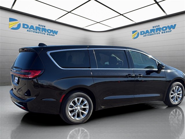 Chrysler Pacifica Vehicle Full-screen Gallery Image 5
