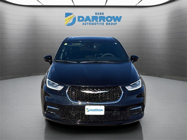 Chrysler Pacifica Vehicle Full-screen Gallery Image 8