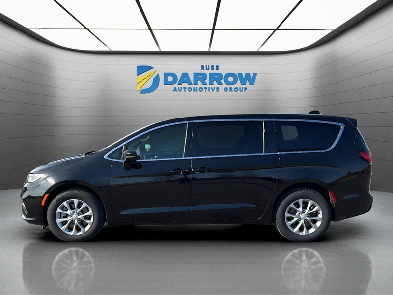 Chrysler Pacifica Vehicle Full-screen Gallery Image 02