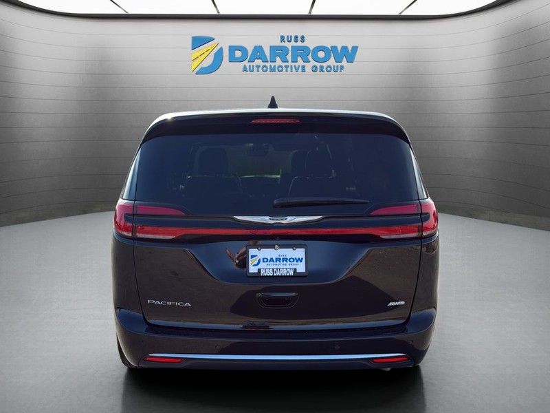 Chrysler Pacifica Vehicle Full-screen Gallery Image 04