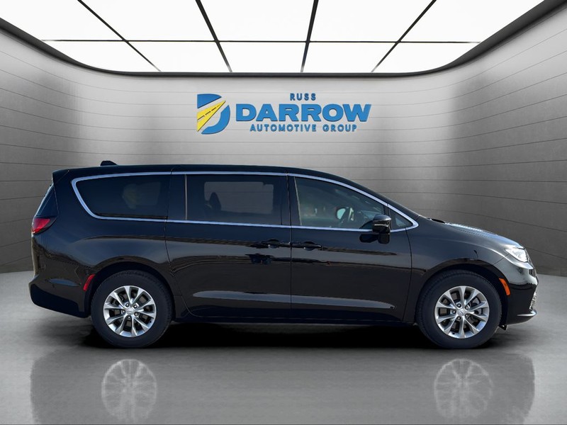 Chrysler Pacifica Vehicle Full-screen Gallery Image 06
