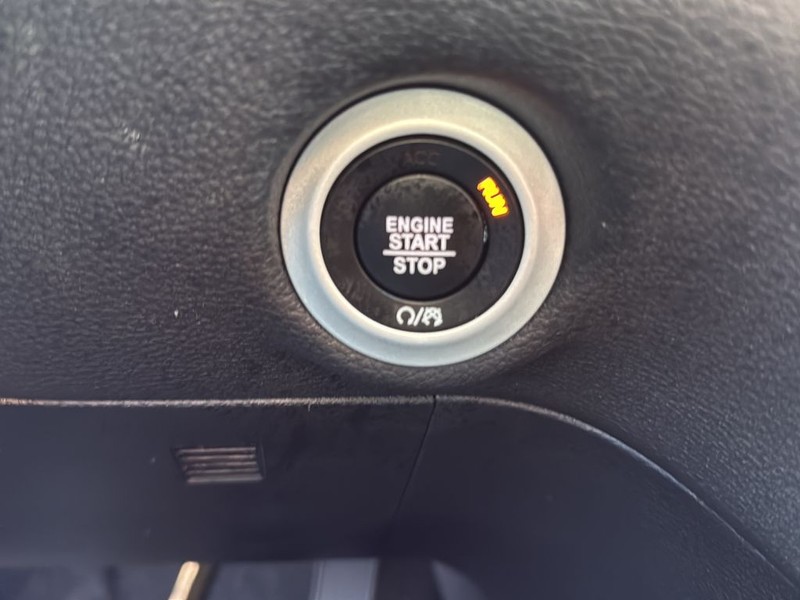 Chrysler Pacifica Vehicle Full-screen Gallery Image 20