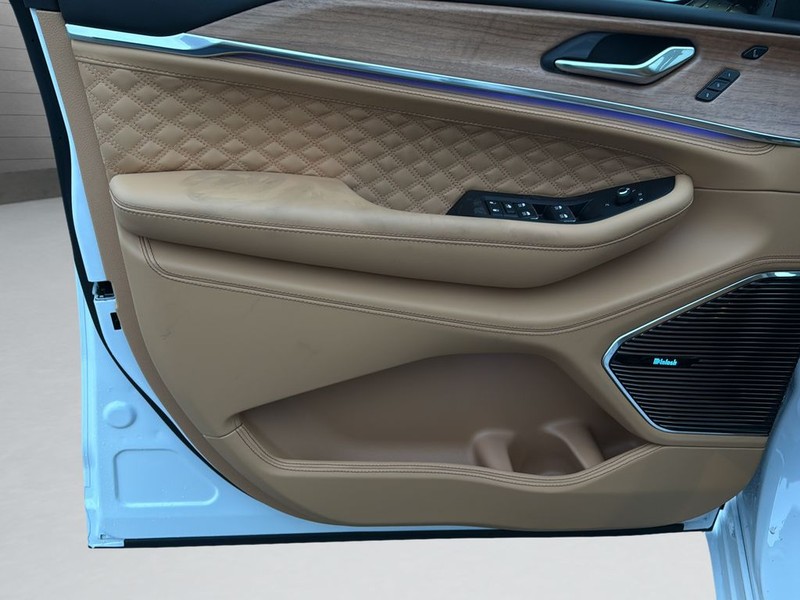 Jeep Grand Cherokee Vehicle Full-screen Gallery Image 11