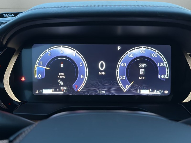 Jeep Grand Cherokee Vehicle Full-screen Gallery Image 13