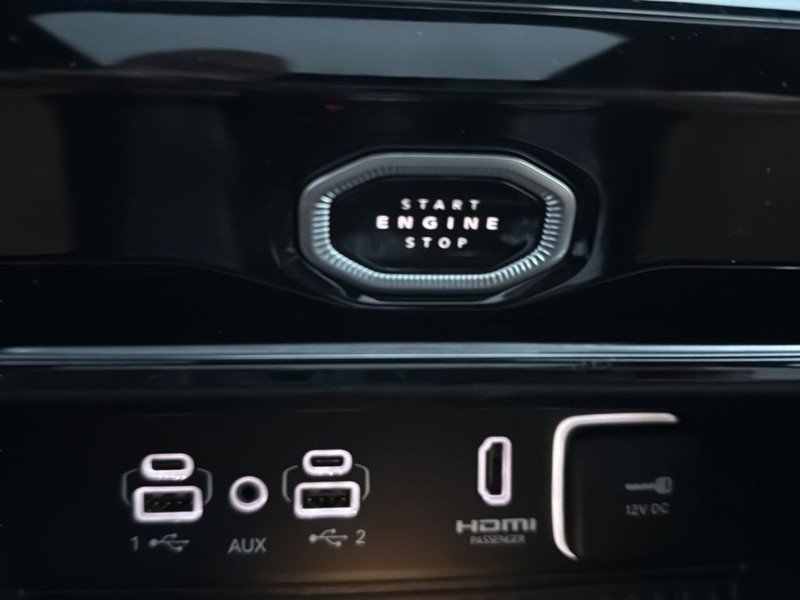 Jeep Grand Cherokee Vehicle Full-screen Gallery Image 21