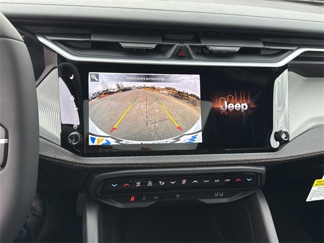 Jeep Cherokee Vehicle Full-screen Gallery Image 23