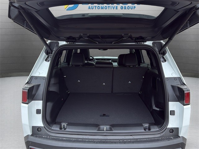 Jeep Cherokee Vehicle Full-screen Gallery Image 25