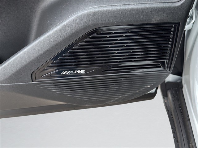 Jeep Cherokee Vehicle Full-screen Gallery Image 26