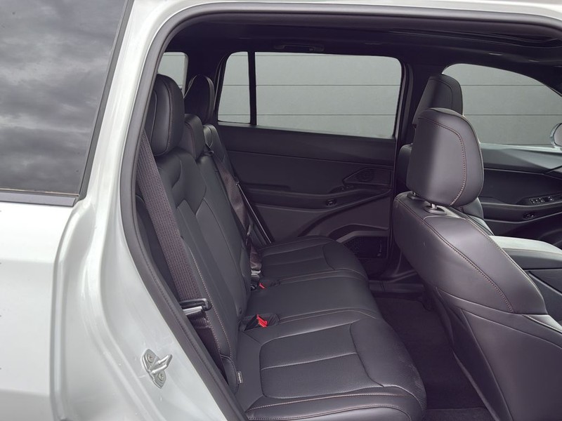 Jeep Cherokee Vehicle Full-screen Gallery Image 14