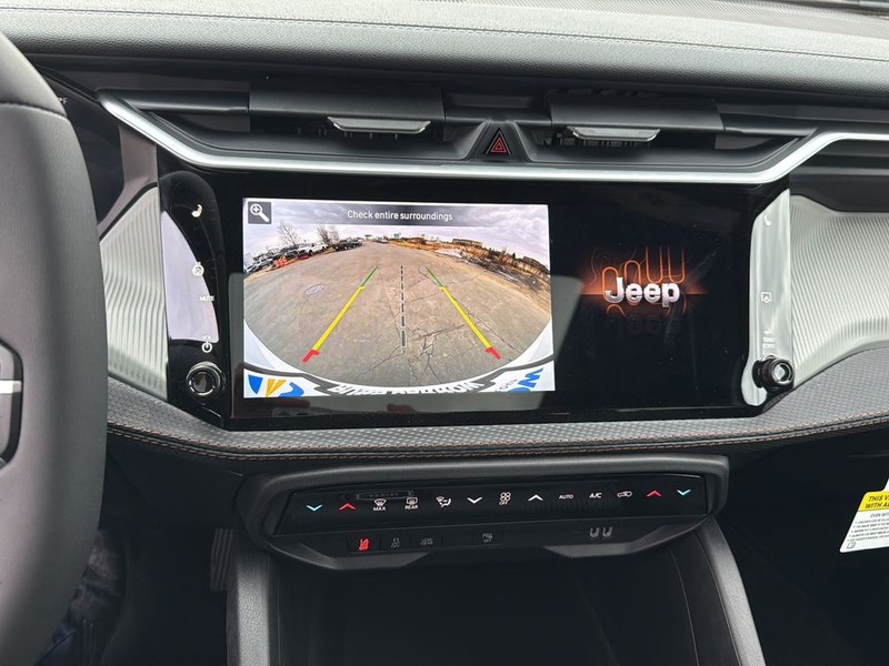 Jeep Cherokee Vehicle Full-screen Gallery Image 23