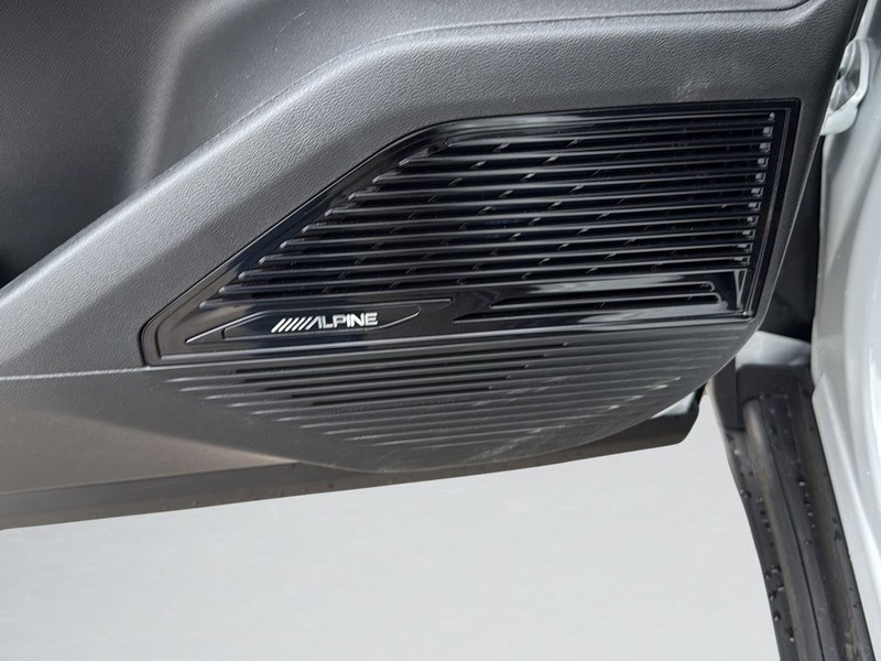 Jeep Cherokee Vehicle Full-screen Gallery Image 26