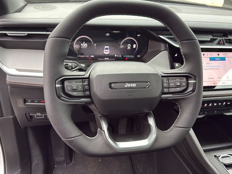 Jeep Cherokee Vehicle Full-screen Gallery Image 28