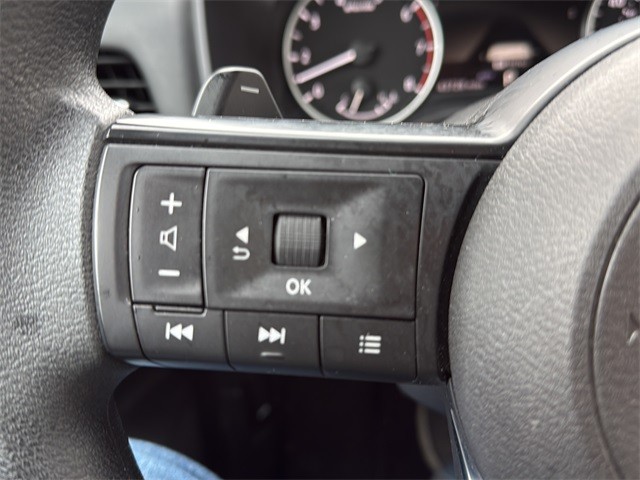 Nissan Rogue Vehicle Full-screen Gallery Image 9