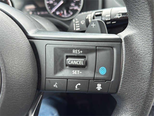 Nissan Rogue Vehicle Full-screen Gallery Image 10