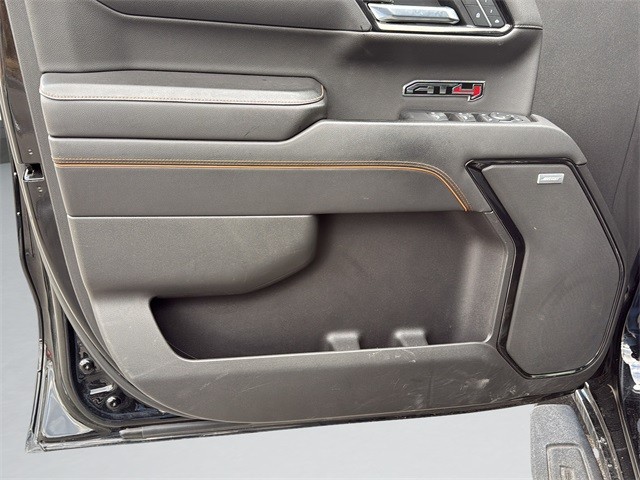 GMC Sierra 1500 Vehicle Full-screen Gallery Image 11