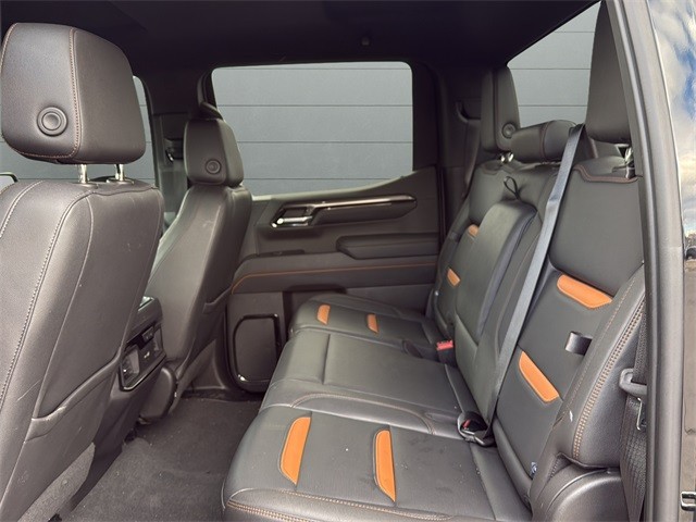 GMC Sierra 1500 Vehicle Full-screen Gallery Image 15