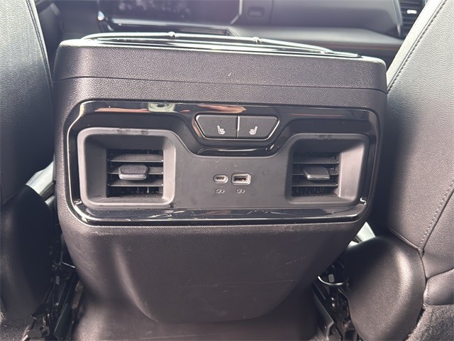 GMC Sierra 1500 Vehicle Full-screen Gallery Image 16