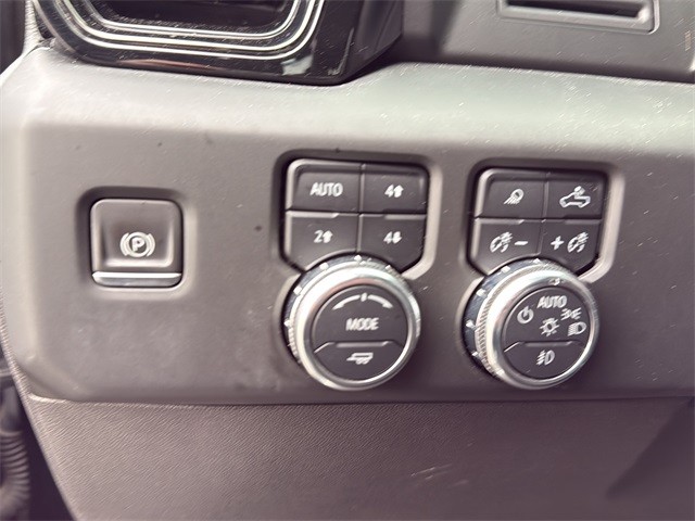 GMC Sierra 1500 Vehicle Full-screen Gallery Image 17