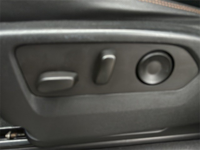 GMC Sierra 1500 Vehicle Full-screen Gallery Image 24