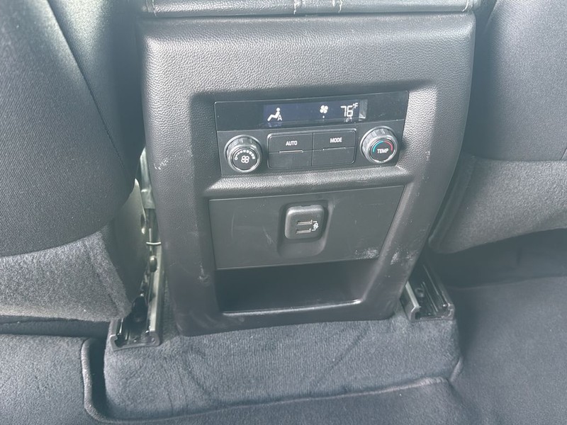 Chevrolet Traverse Vehicle Full-screen Gallery Image 6