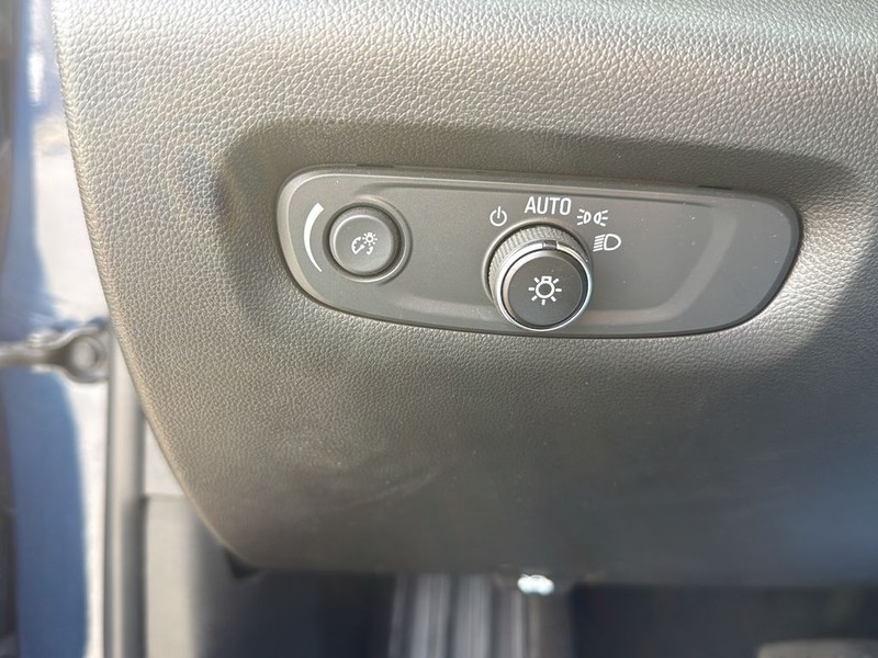 Chevrolet Traverse Vehicle Full-screen Gallery Image 7