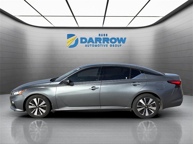 Nissan Altima Vehicle Full-screen Gallery Image 2