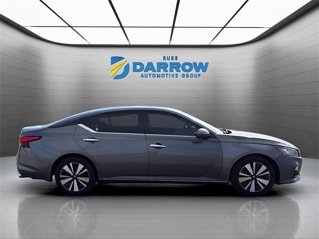 Nissan Altima Vehicle Full-screen Gallery Image 6
