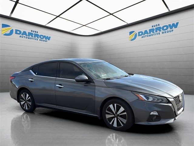 Nissan Altima Vehicle Full-screen Gallery Image 7