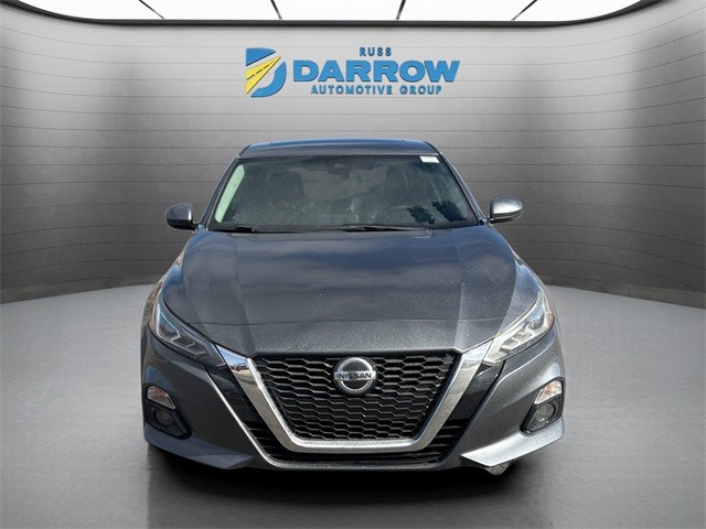 Nissan Altima Vehicle Full-screen Gallery Image 8