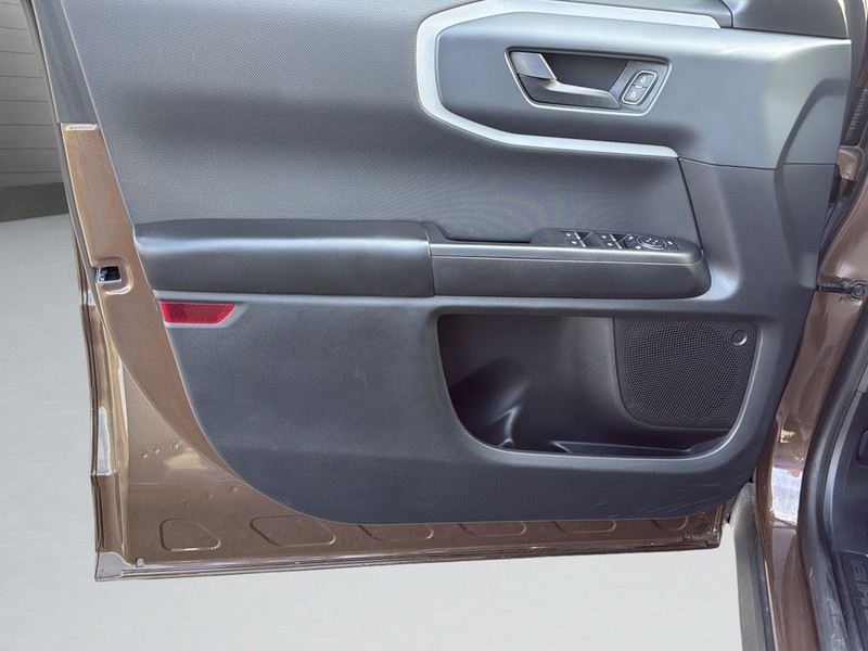 Ford Bronco Sport Vehicle Full-screen Gallery Image 11