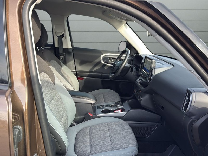 Ford Bronco Sport Vehicle Full-screen Gallery Image 15