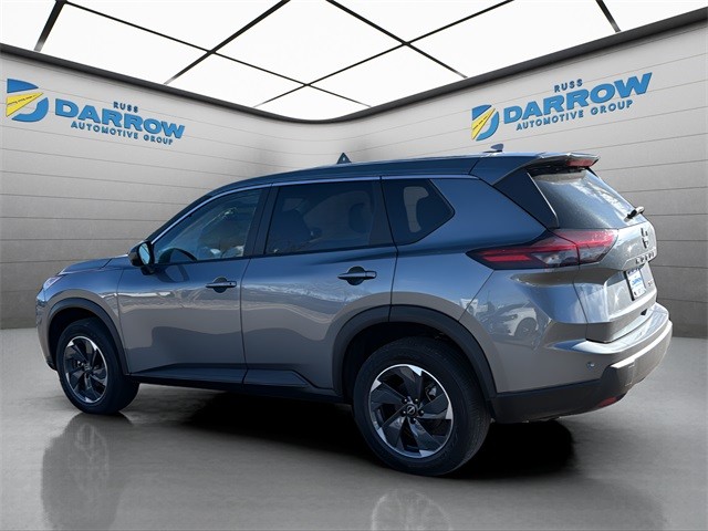 Nissan Rogue Vehicle Full-screen Gallery Image 3