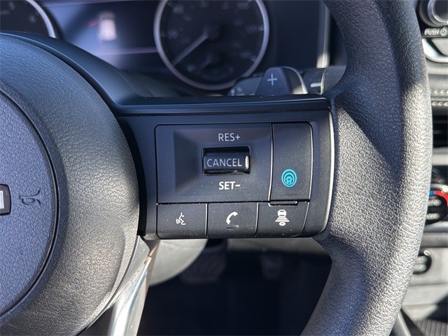 Nissan Rogue Vehicle Full-screen Gallery Image 10