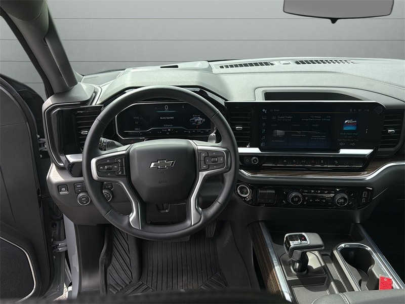 Chevrolet Silverado 1500 Vehicle Full-screen Gallery Image 12