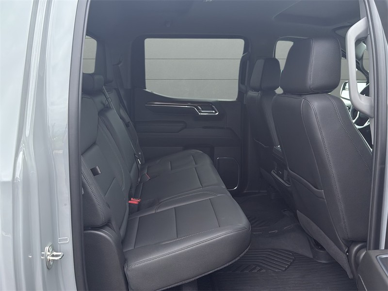 Chevrolet Silverado 1500 Vehicle Full-screen Gallery Image 14