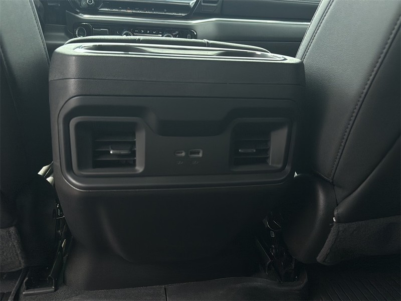 Chevrolet Silverado 1500 Vehicle Full-screen Gallery Image 17