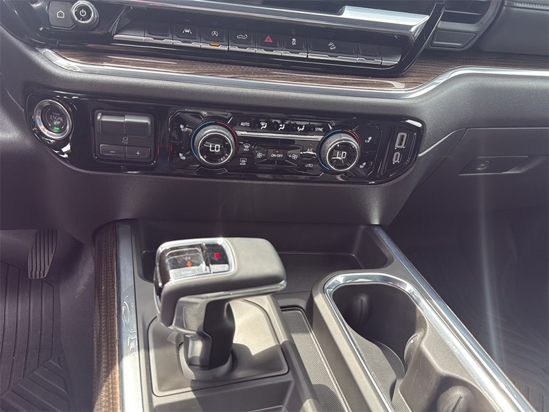 Chevrolet Silverado 1500 Vehicle Full-screen Gallery Image 20