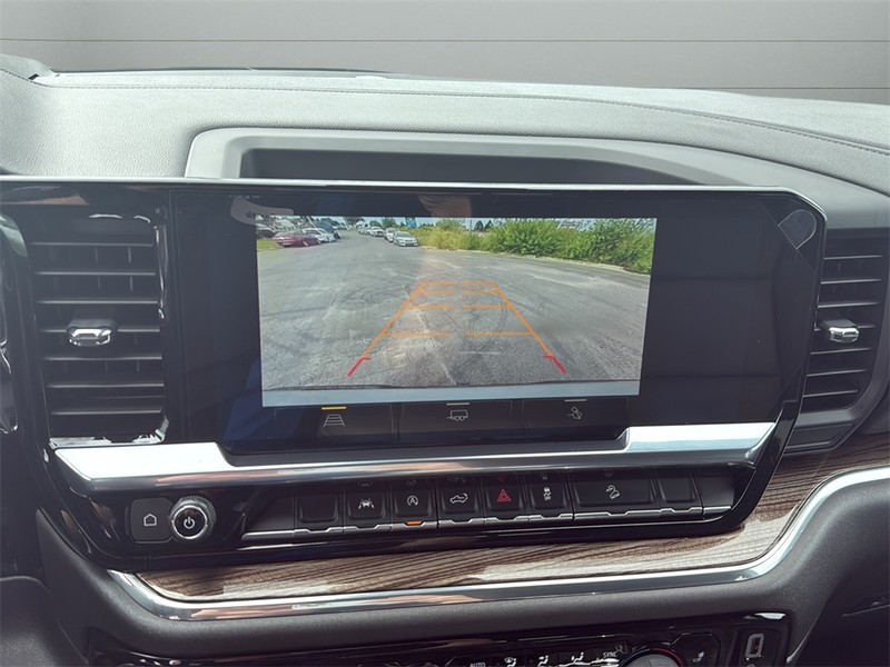 Chevrolet Silverado 1500 Vehicle Full-screen Gallery Image 22