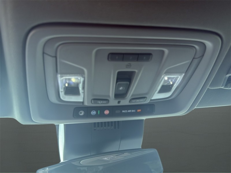 Chevrolet Silverado 1500 Vehicle Full-screen Gallery Image 23