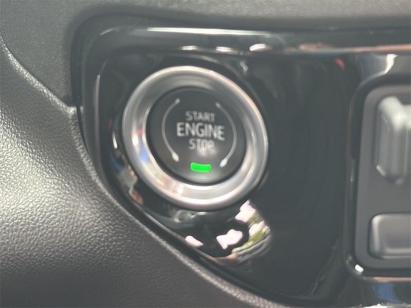 Chevrolet Silverado 1500 Vehicle Full-screen Gallery Image 24