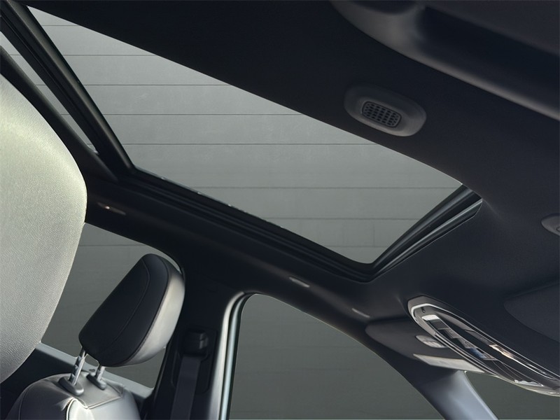 Jeep Cherokee Vehicle Full-screen Gallery Image 16