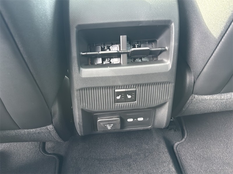 Jeep Cherokee Vehicle Full-screen Gallery Image 18