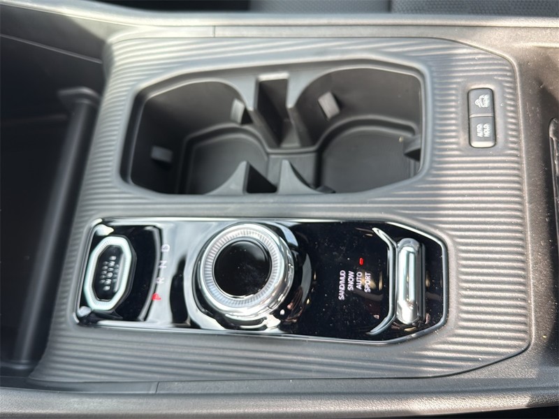 Jeep Cherokee Vehicle Full-screen Gallery Image 22