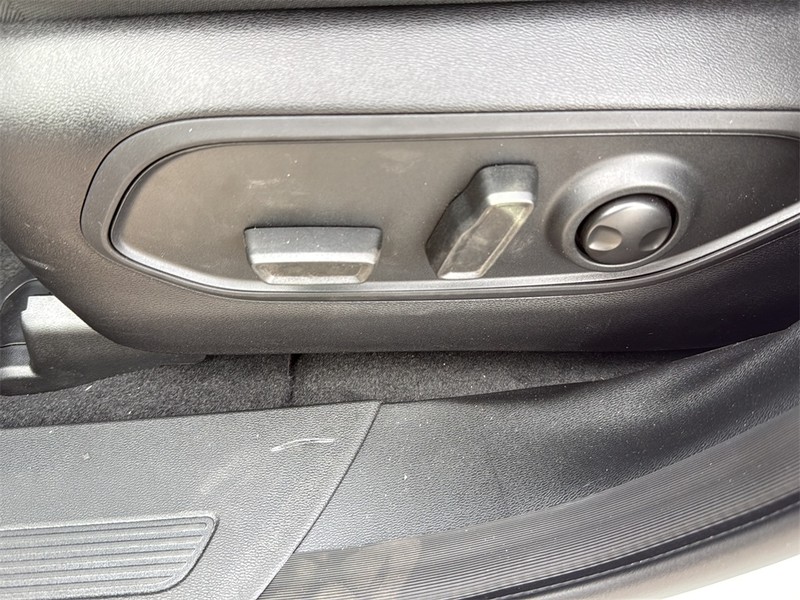 Jeep Cherokee Vehicle Full-screen Gallery Image 28