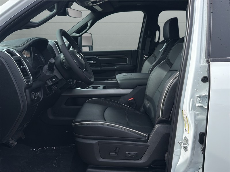 Ram 2500 Vehicle Full-screen Gallery Image 10